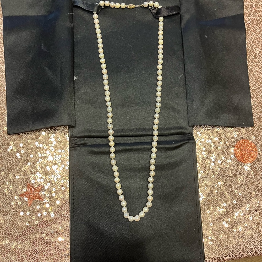Vintage pearl necklace, Matinee length of 24in
